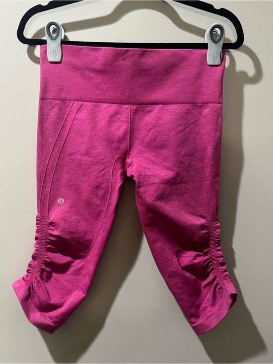 lululemon athletica Pants - Lululemon In The Flow Crop Pink Seamless Ruched Ribbed Cropped Leggings Size M